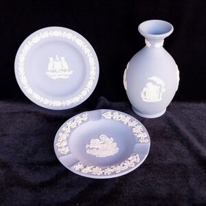 💥💥Lot Vintage WEDGWOOD Blue Jasperware- Bud Vase, Ashtray, and Small Dish